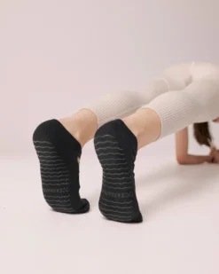 Brandy Pilates Socken mit gekreuzten Bändern