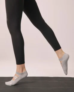 Brandy Pilates Socken mit gekreuzten Bändern